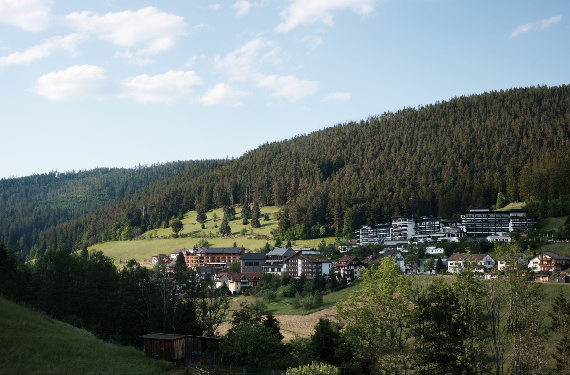 Über Jahrzehnte ist die Traube Tonbach aus mehreren Gebäudeteilen gewachsen. Ein gemeinsamer Masterplan soll dem Haupthaus nun gestalterisch mehr Zusammenhang geben.