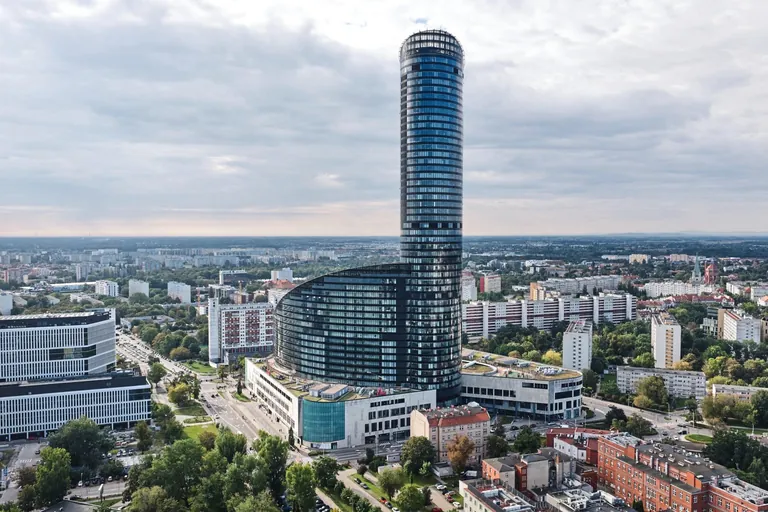 Wahrzeichen von Breslau: Der 212 Meter hohe Sky Tower beherbergt das zweite polnische Haus der Marke nach Danzig.