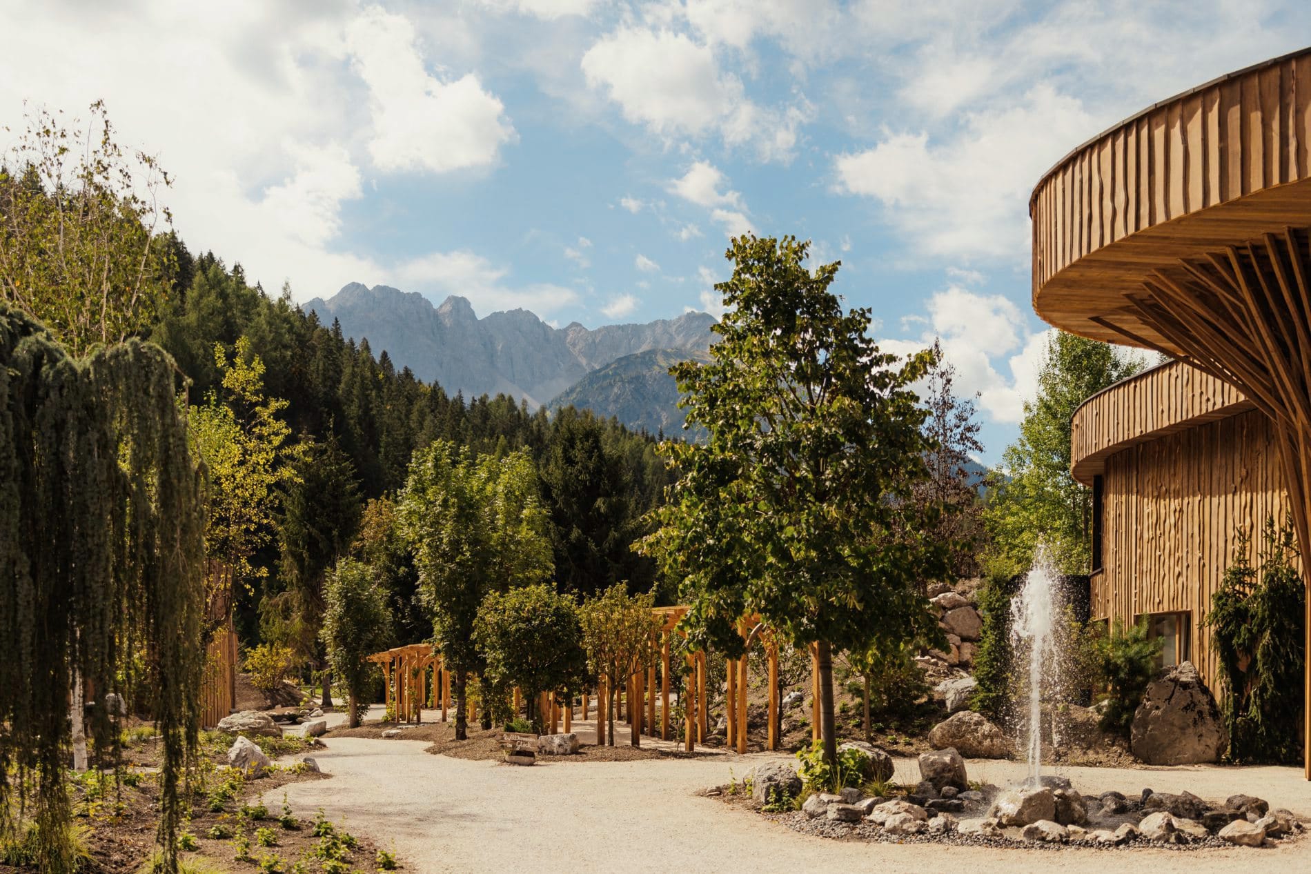Vom Chalet-Dorf zum Resort: La Posch – Living Lands öffnet in Tirol