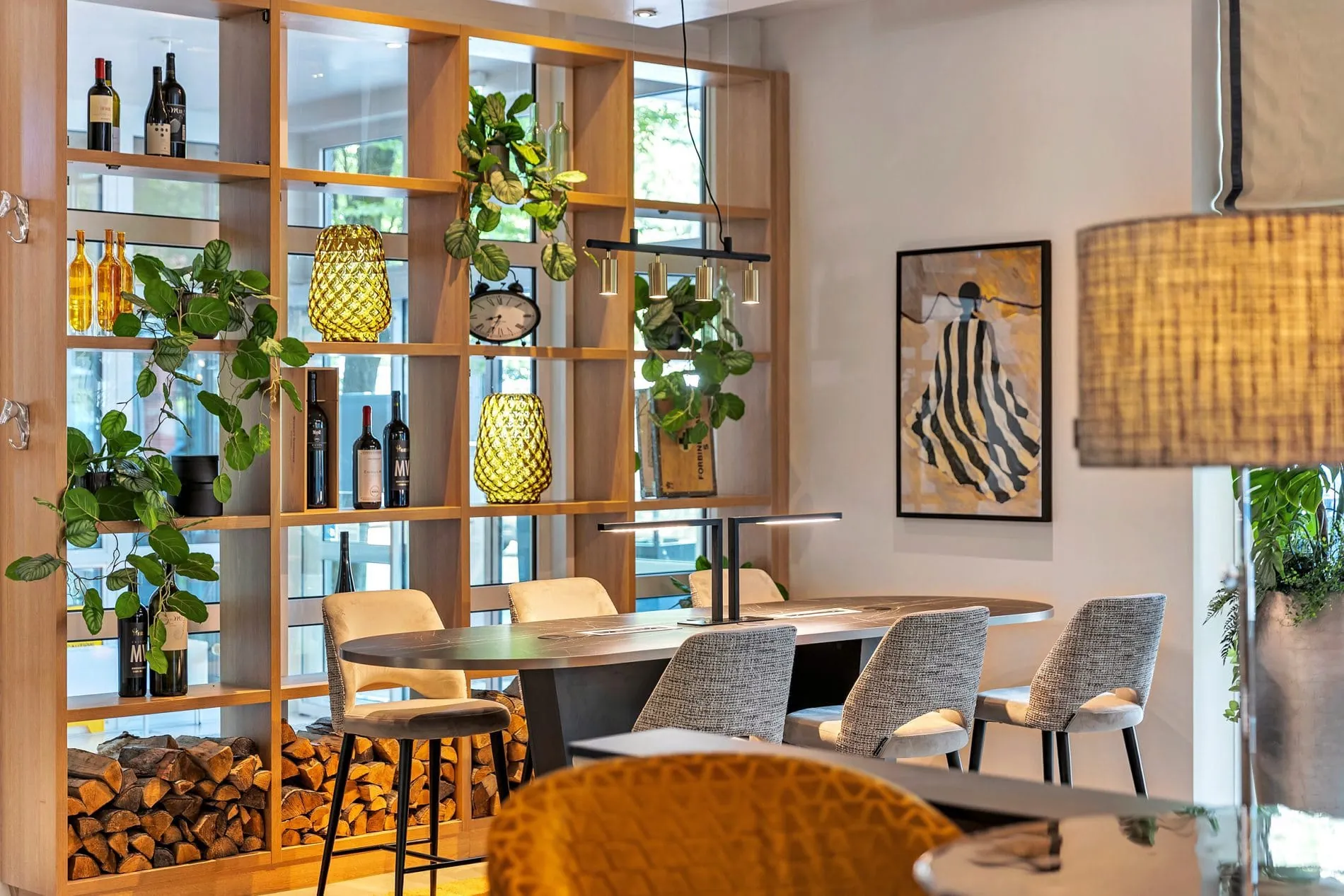 Der modernisierte Coworking-Bereich bietet Geschäftsreisenden eine produktive Arbeitsumgebung direkt im Hotel.